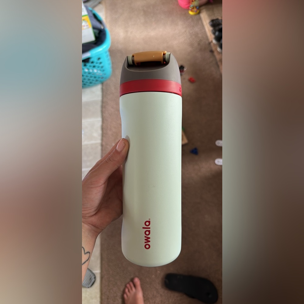 Owala 20oz water bottle